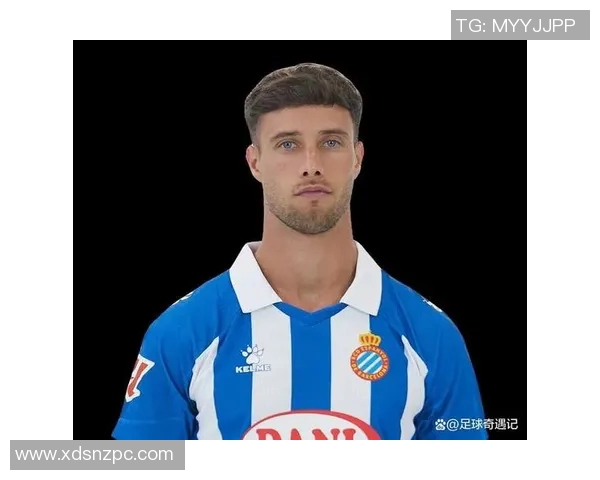 卷卷头发的黑色足球明星在绿茵场上的传奇故事与辉煌成就